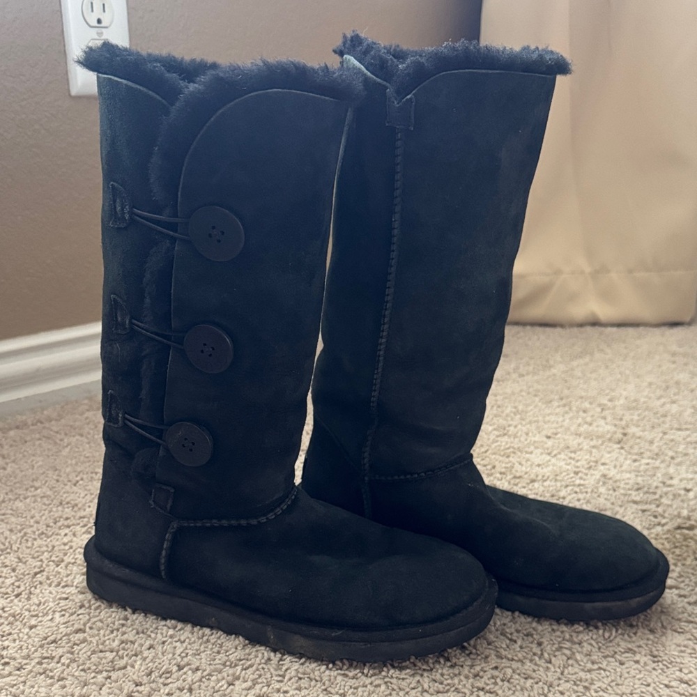 UGG Bailey Triple Button Black Boots - Picture 3 of 7